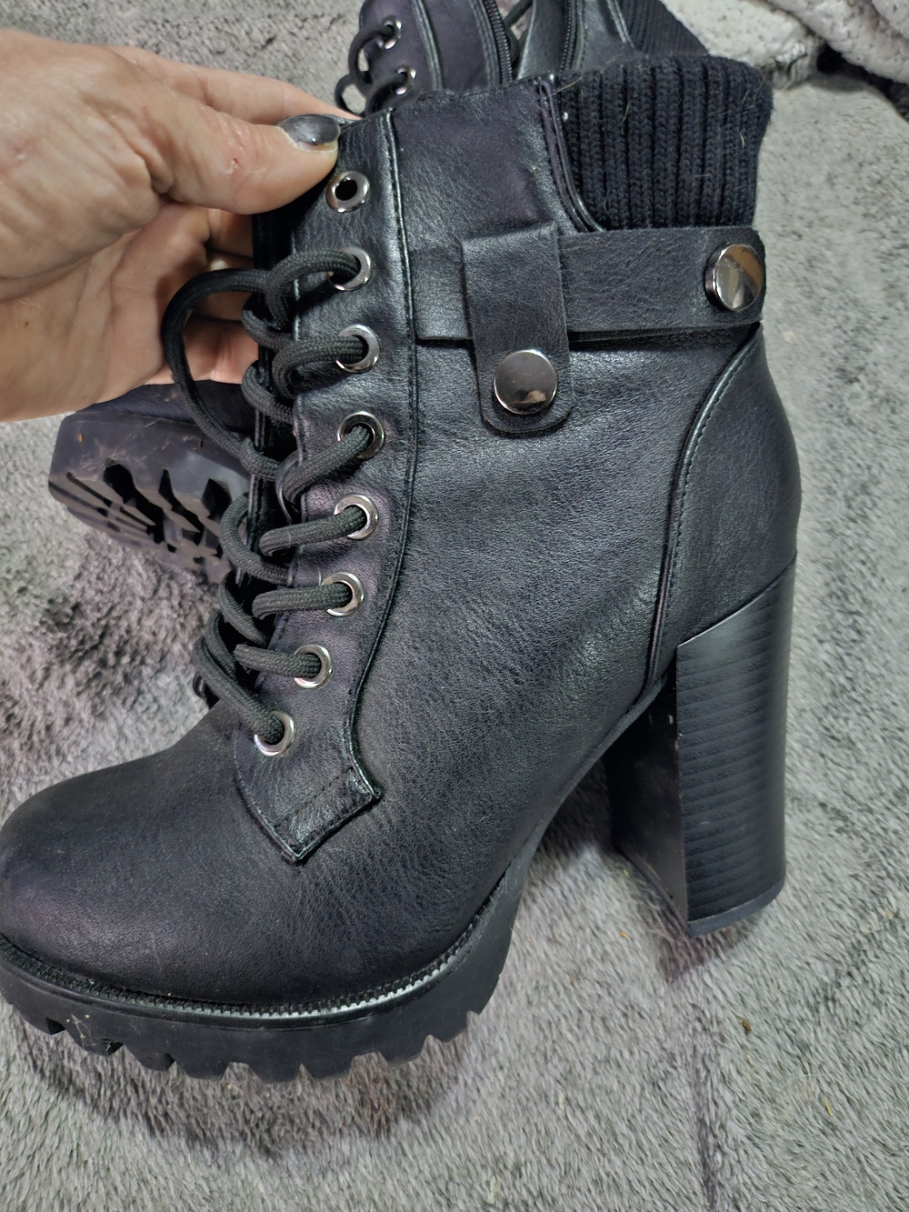 Dream Pairs Black Lace-Up Ribbed Cuff Chunky Heel Boots